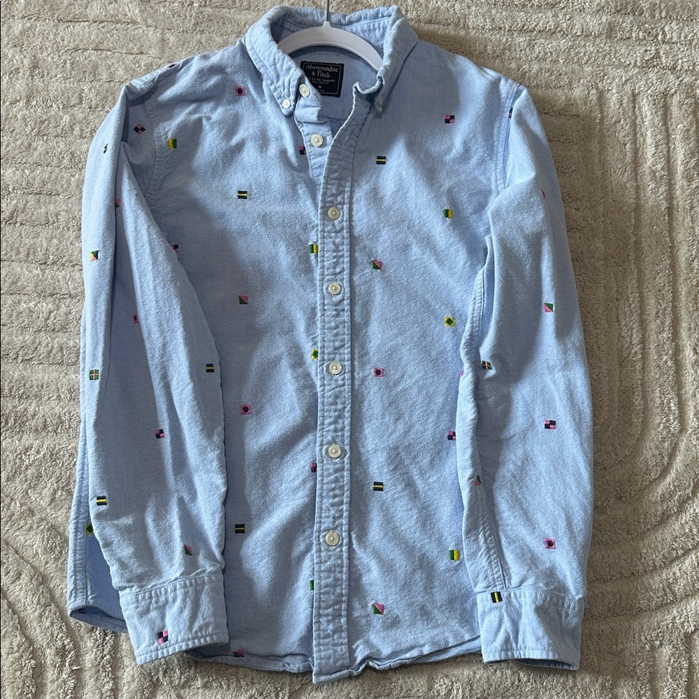 Abercrombie & Fitch Light Blue Shirt with Multicolor Accents Size Medium